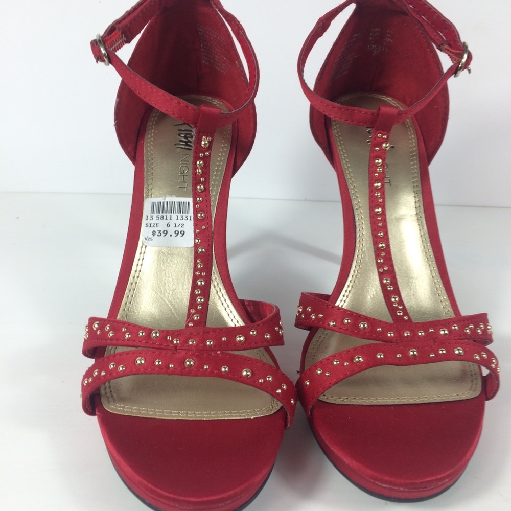 NWT Fioni Night Red Stiletto Sanders! Size 6.5